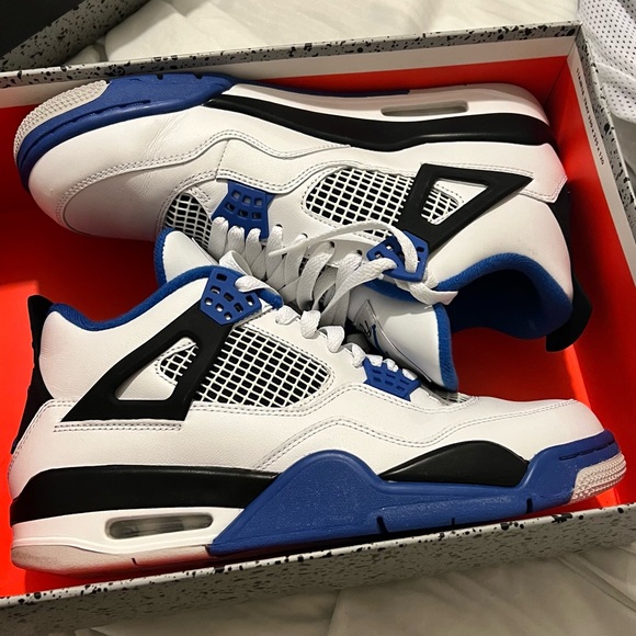 Size 9 - Picture 1 of 5